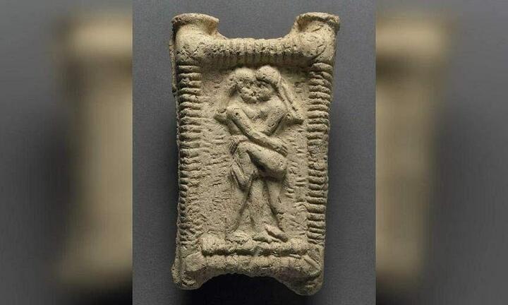 Nụ hôn đầu tiên trong lịch sử được ghi lại có từ gần 5.000 năm trước