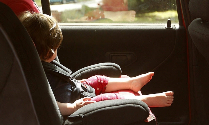 Bé gái 2 tuổi chết thảm vì cha mẹ bỏ quên trong ô tô ngày nắng nóng