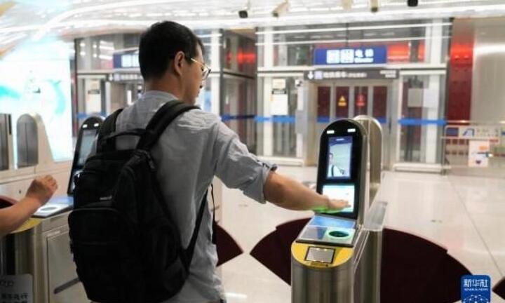 Tuyến metro đầu tiên trên thế giới thanh toán vé tàu bằng vân lòng bàn tay