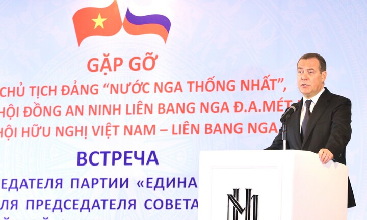 Ông Dmitry Medvedev xúc động trước tình cảm nồng ấm của những người bạn Việt Nam