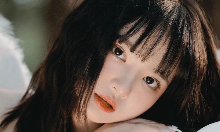 Hot girl trường Kinh tế chuẩn 'con nhà người ta': Xinh đẹp, lại học giỏi