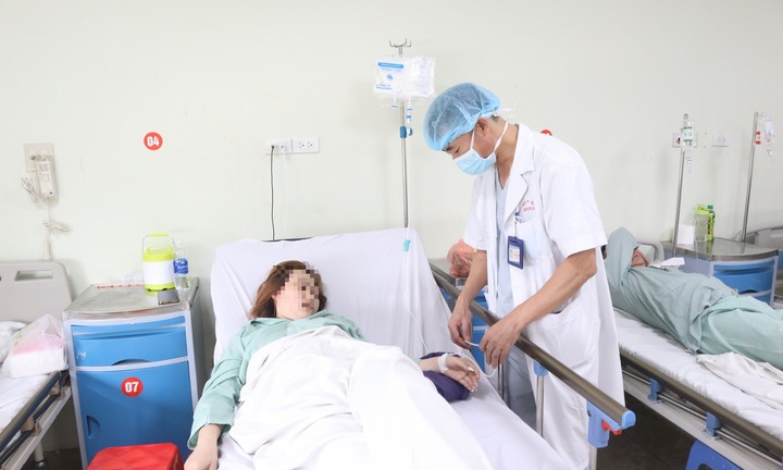 Cài kim vào váy cưới phòng rủi ro đêm động phòng, cô dâu phải nhập viện