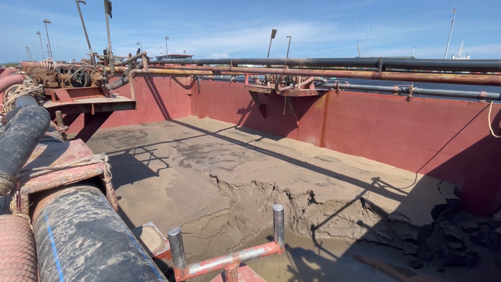 Cảnh sát biển tạm giữ tàu chở 200 m3 cát không rõ nguồn gốc 