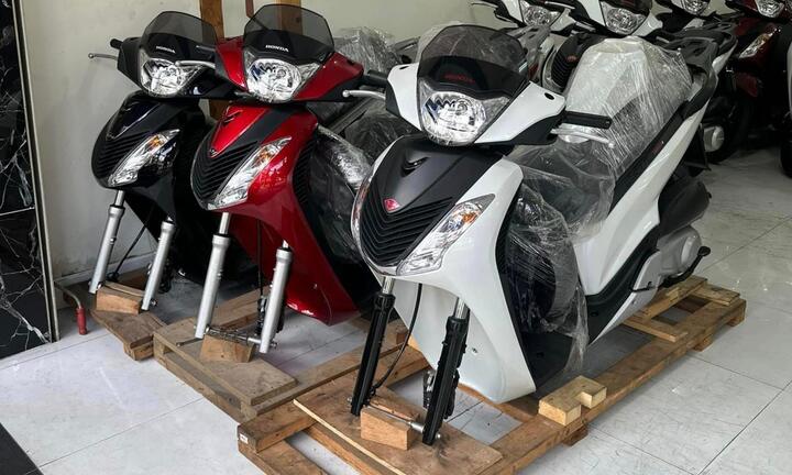 Honda SH 150i đời 2012 'chưa đổ xăng' có giá hơn 1 tỷ đồng tại TP.HCM