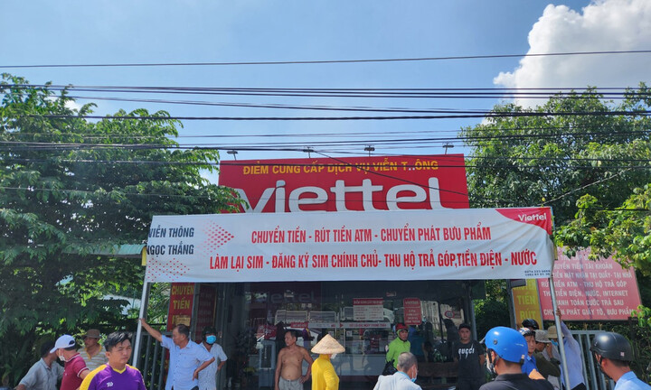 Hai thanh niên táo tợn khống chế nữ nhân viên cướp 100 triệu đồng