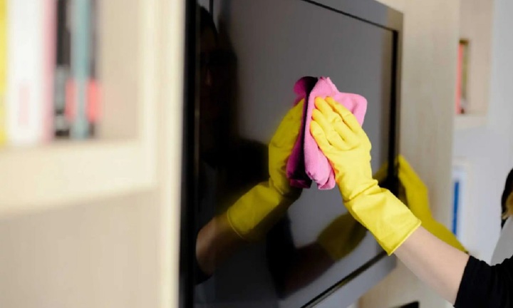 Mẹo vệ sinh màn hình tivi sạch bóng không bám bụi
