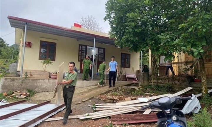 Cao Bằng: Gió lốc và mưa lớn khiến hàng trăm nhà dân bị tốc mái