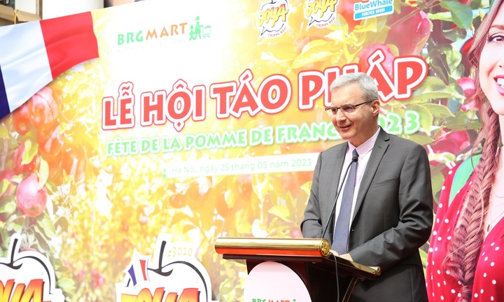 Rộn ràng mua sắm tại 'Lễ hội táo Pháp 2023'