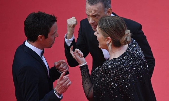 Vợ chồng Tom Hanks mắng mỏ nhân viên trên thảm đỏ Cannes