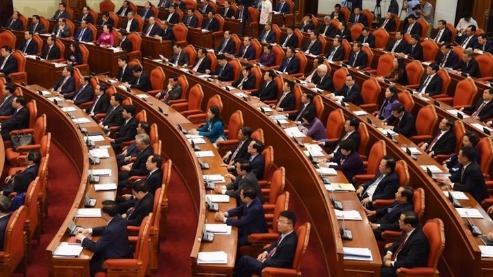 Kịp thời thay thế những cán bộ phẩm chất, năng lực, uy tín giảm sút