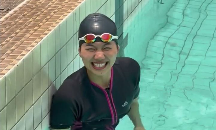 Xem Ánh Viên thực hiện thử thách lặn như đặc công