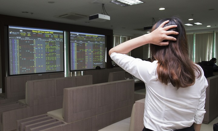 Thua chứng khoán, nữ thủ quỹ tham ô 450 triệu đồng rồi dựng hiện trường mất trộm