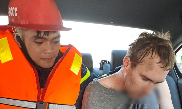 Cứu sống giáo viên ngoại quốc nhảy cầu tự tử ở Hải Phòng