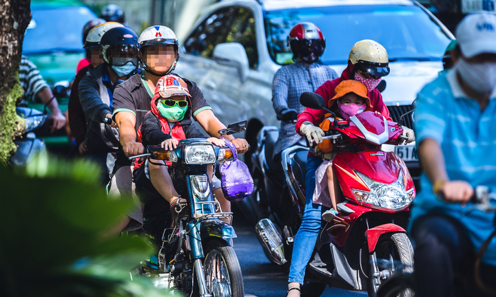 Bé 4 tuổi vặn tay ga xe máy, 3 người chết: Hồi chuông cảnh báo đến phụ huynh