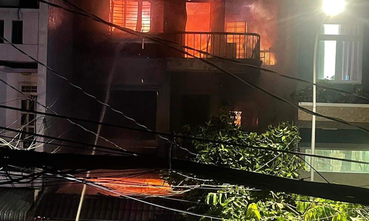 TP.HCM: Cháy nhà lúc nửa đêm, 3 người thương vong