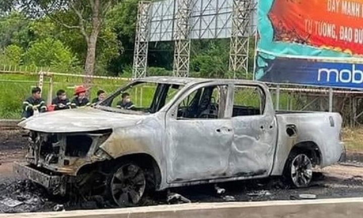 Xe bán tải cháy rụi khiến tài xế tử vong sau khi tông người phụ nữ: Do tự tử