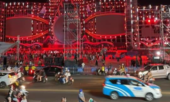 Ngã từ khán đài Festival biển Nha Trang, đạo diễn truyền hình tử vong 