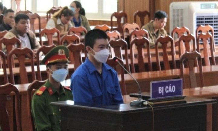 Lái xe hất văng CSGT để trốn kiểm tra, nam thanh niên 19 tuổi lãnh án