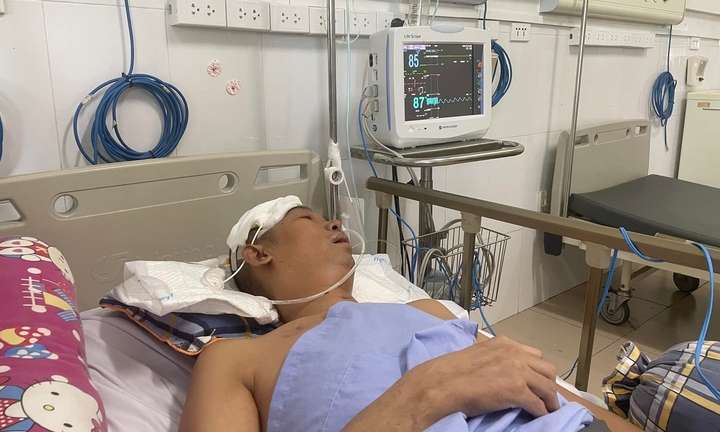 Con ung thư, chồng khuyết sọ nằm bất động, người phụ nữ nghèo bất lực cầu cứu