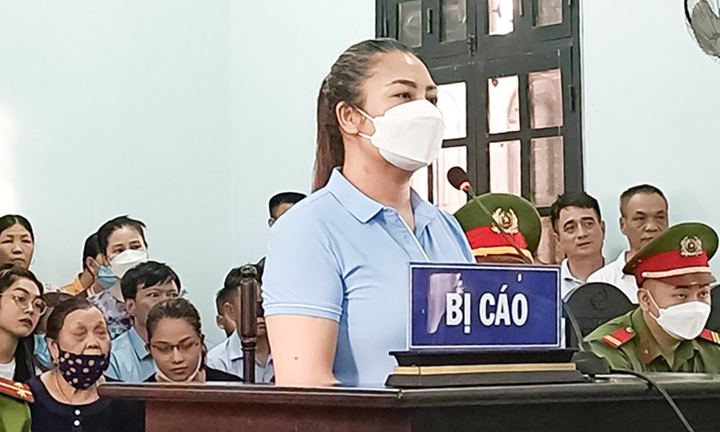 Tuyên án 20 tháng tù giam cho người phụ nữ ở Thanh Hoá đòi hôn CSGT