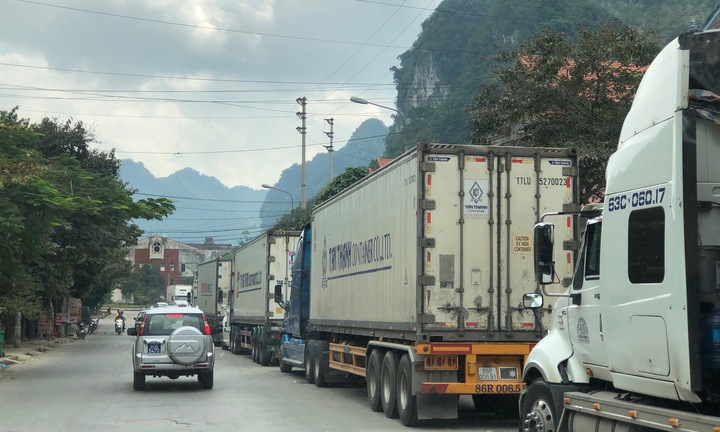 Xử lý hành vi tiêu cực liên quan hoạt động thông quan hàng hóa tại các cửa khẩu