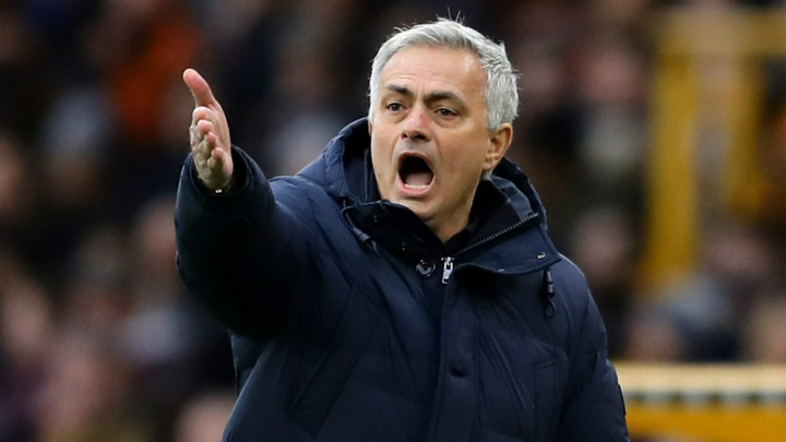 Mourinho nổi giận với trọng tài sau quyết định gây tranh cãi