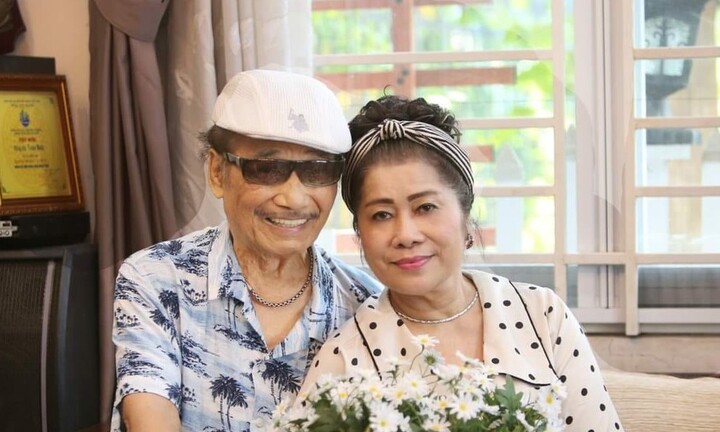 NSND Trần Hiếu U90 vẫn luyện thanh, được vợ thứ 3 chăm như em bé