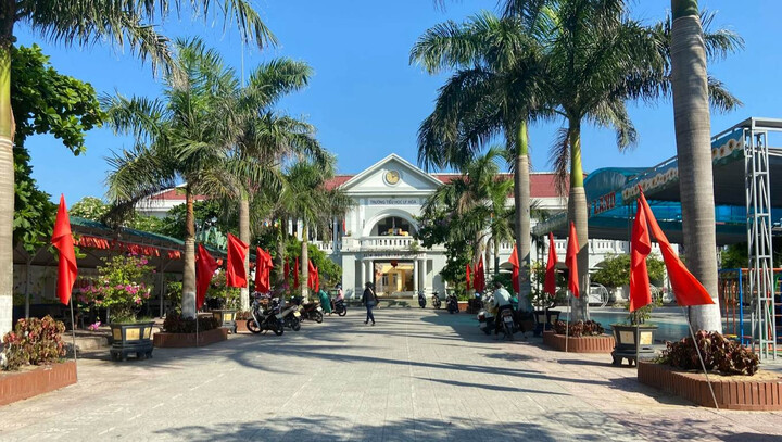 Hiệu trưởng thu sai, 'mượn' tivi của trường về dùng cả tháng