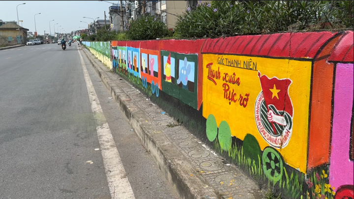 Biến triền đê cũ kĩ thành phố bích hoạ