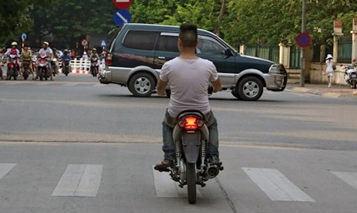 Đi xe máy không biển số bị phạt bao nhiêu tiền? 