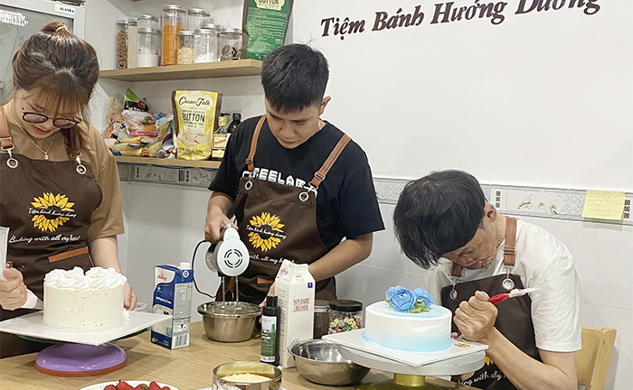 'Dị nhân' làm bánh