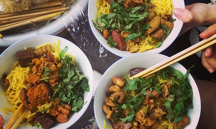 Ở Huế có món bún xào dân dã, là kí ức tuổi thơ của bao người nơi cố đô