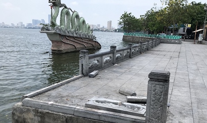 Nguyên nhân lan can đá ở Hồ Tây bị đổ sập