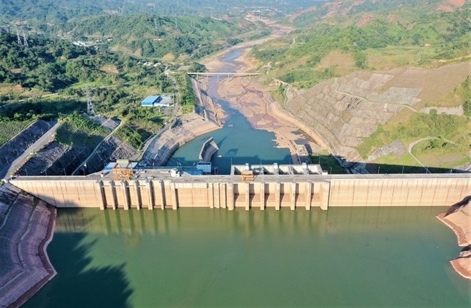 Lượng nước về hồ thủy điện tăng nhưng vẫn thấp, miền Bắc nhiều mực nước chết