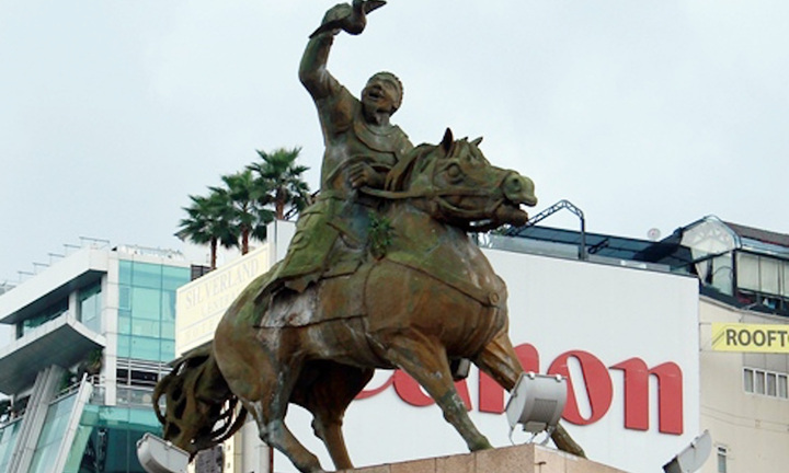 TP.HCM: Đề xuất sửa tượng vua Lê Lợi và Trần Nguyên Hãn trong 98 ngày 