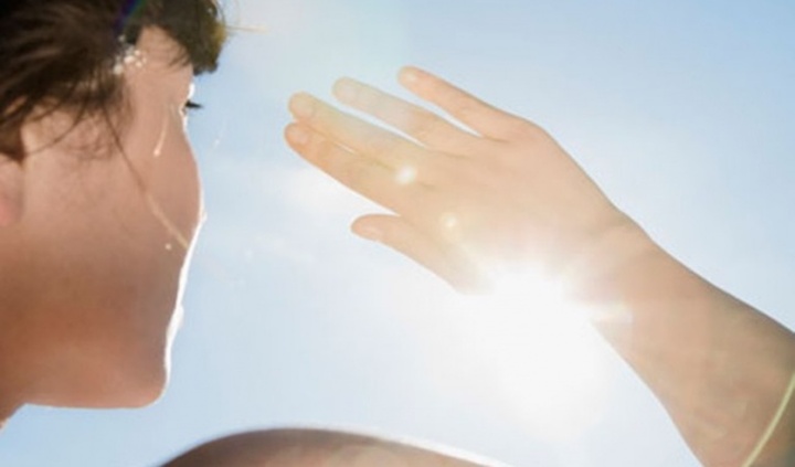 Tin 'viên chống nắng phơi mặt ra da vẫn đẹp', người phụ nữ nhận cái kết đắng