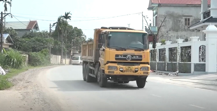 Xe tải đại náo đường liên xã: Ban ATGT Hà Nội ra công văn hỏa tốc