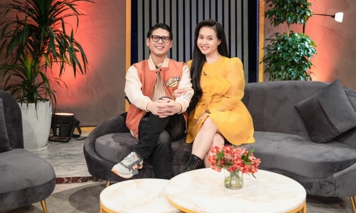 Tác giả 'Về ăn cơm' tiết lộ chuyện tình với chồng nhạc sĩ từ cốc nước ngô luộc