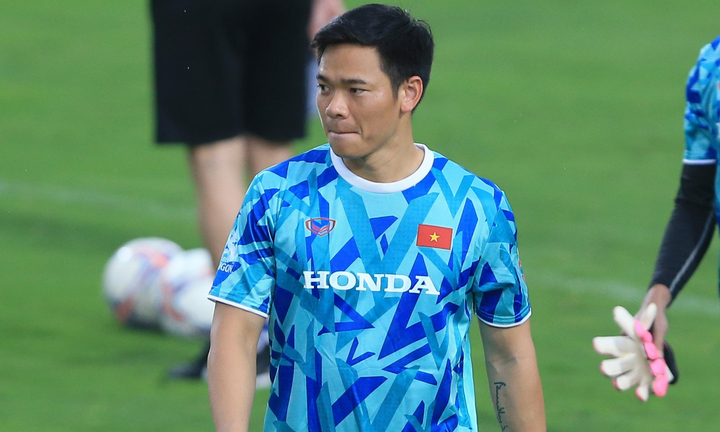 Thủ môn Nguyên Mạnh chia tay tuyển Việt Nam