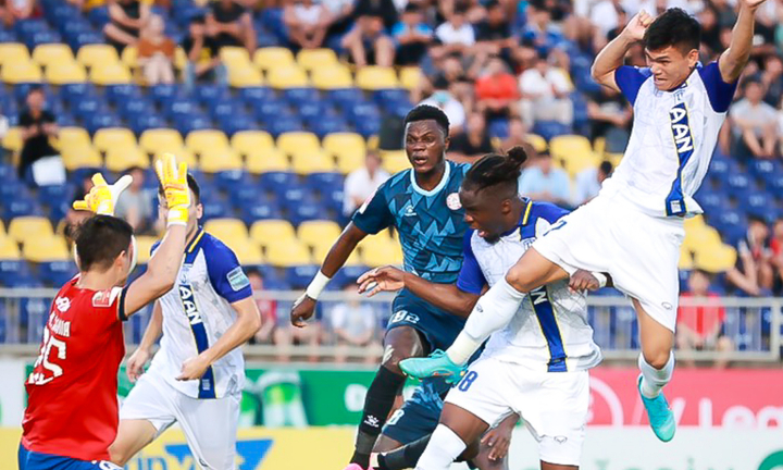 Ông Đặng Thanh Hạ: Trợ lý trọng tài sai ở tình huống ghi bàn của SLNA