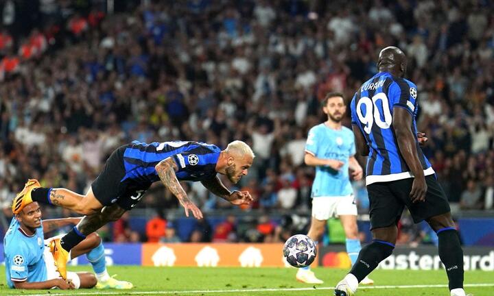 Cận cảnh Lukaku 2 lần khiến cổ động viên Inter Milan chết lặng