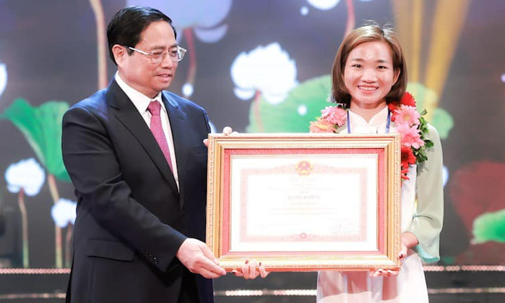 Nguyễn Thị Oanh nhận Bằng khen điển hình tiên tiến tiêu biểu toàn quốc