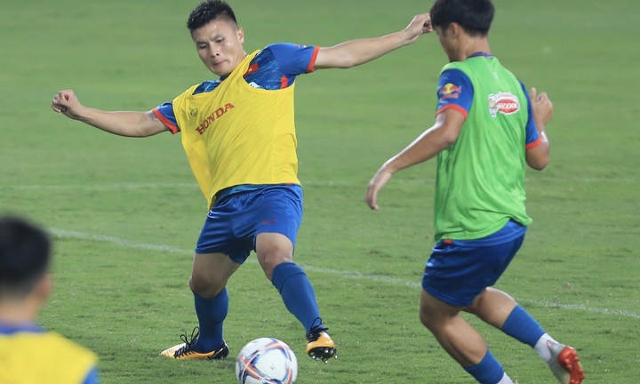 Tiền vệ Quang Hải: HLV Troussier yêu cầu cao hơn ở Pau FC