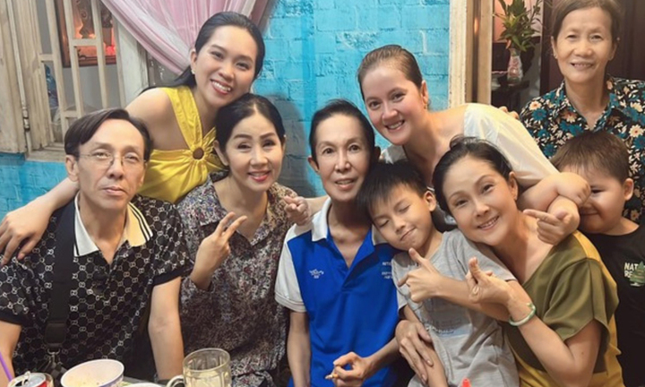 Những giây phút hạnh phúc trước đây của NSƯT Vũ Linh bên con cháu trong gia đình