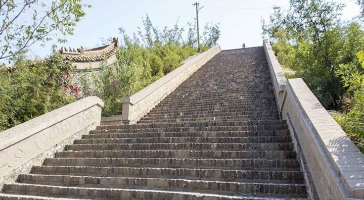 Chuyên gia giải mã bí ẩn âm thanh phát ra từ bậc thang ngôi mộ cổ 