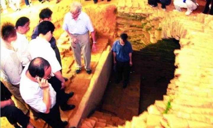 Sét đánh trúng, mộ cổ lộ diện vô số châu báu, hóa ra chủ nhân là một vị vua