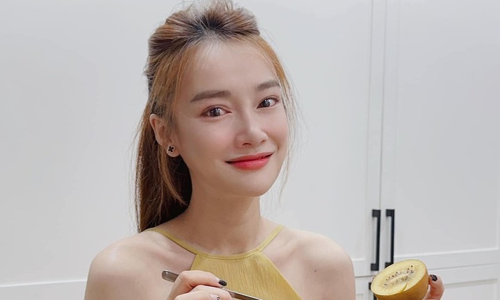  Mang bầu lần 2, Nhã Phương lộ vóc dáng gầy gò