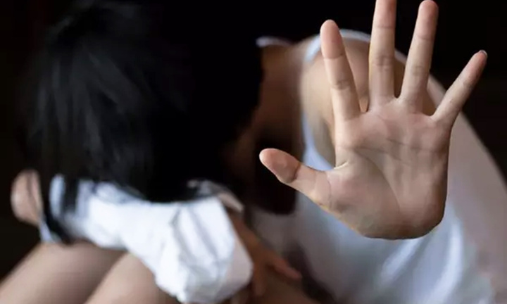 Tung ảnh 'nóng' người yêu cũ lên mạng xã hội để tống tiền