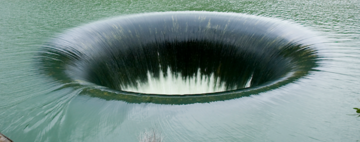 Sự thật về 'hố địa ngục' trong lòng hồ có thể 'nuốt' mọi thứ xung quanh