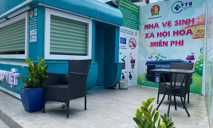 Cận cảnh nhà vệ sinh công cộng ‘5 sao’ ở TP.HCM